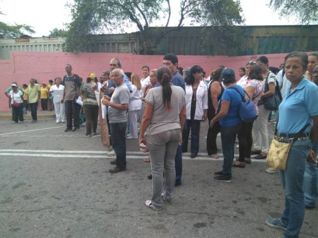 Foto: En Vargas, médicos y enfermeras participaron en la protesta del sector salud / @xiomabarreto