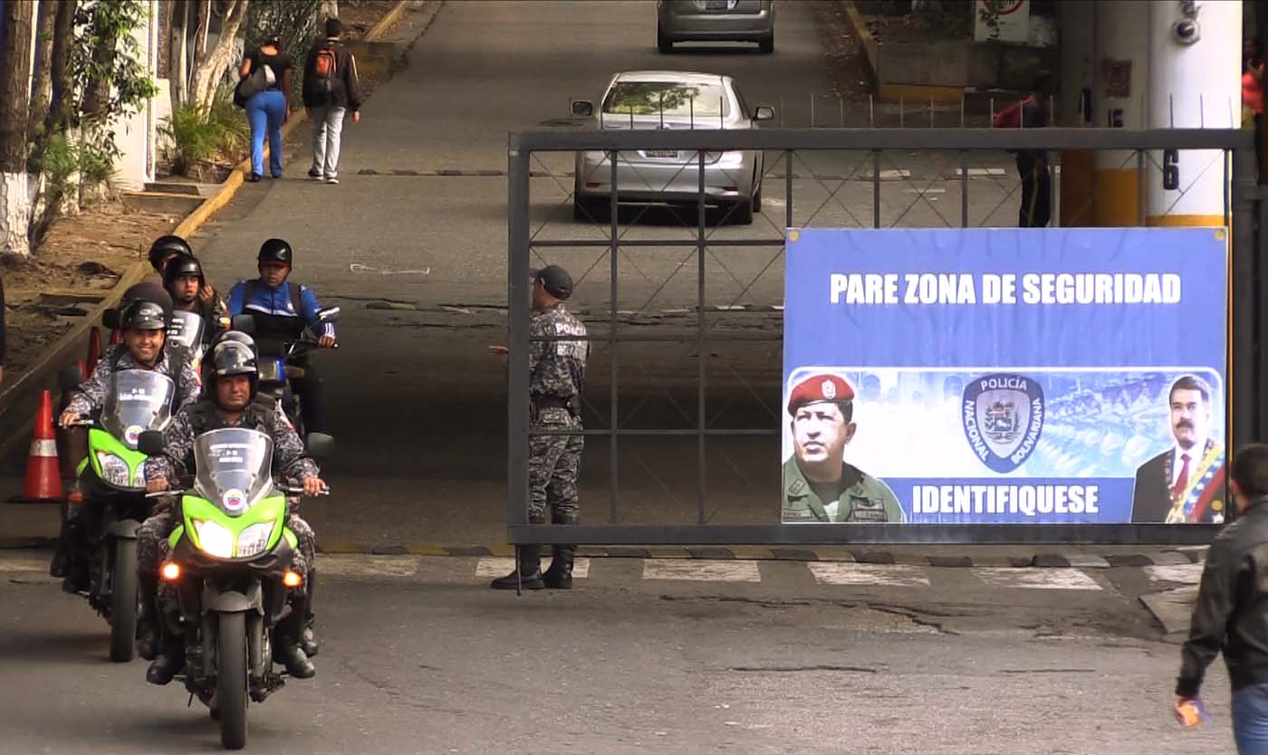 En video: Momento en que presos comunes fueron trasladados desde El Helicoide