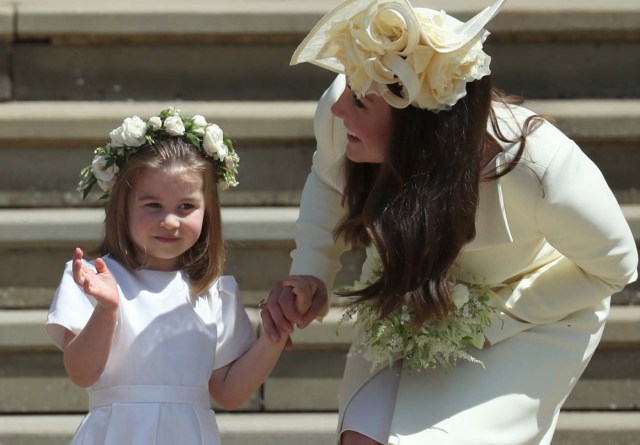 Princess Charlotte (L) waves by her mother Britain's Catherine, Duchess of Cambridge after attending the wedding ceremony of Britain's Prince Harry, Duke of Sussex and US actress Meghan Markle at St George's Chapel, Windsor Castle, in Windsor, on May 19, 2018. / AFP PHOTO / POOL / Jane Barlow