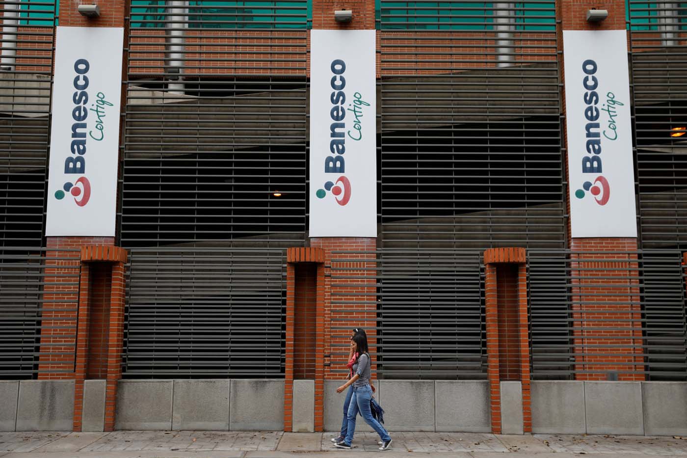 Analistas aseguran que a Banesco le correspondía multa y no intervención