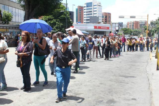 Colombianos en Venezuela se acercan hasta el consulado para ejercer su derecho la voto en las elecciones presidenciales / Juan Peraza - LaPatilla.com