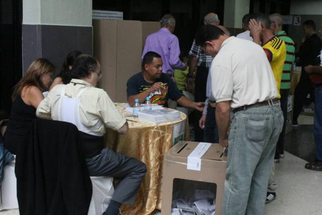 Colombianos en Venezuela se acercan hasta el consulado para ejercer su derecho la voto en las elecciones presidenciales / Juan Peraza - LaPatilla.com