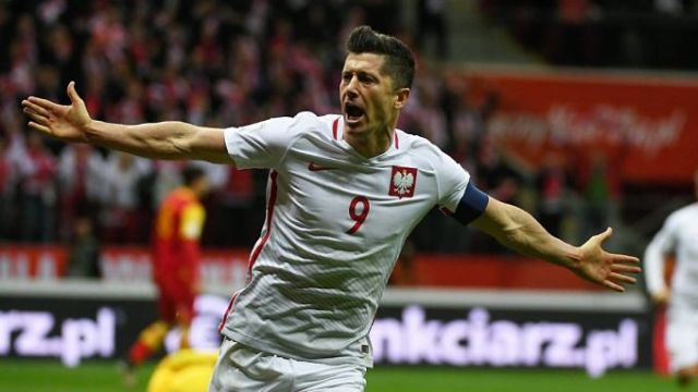 Robert Lewandowski, delantero de la selección de Polonia | Foto: @ElDesmarque