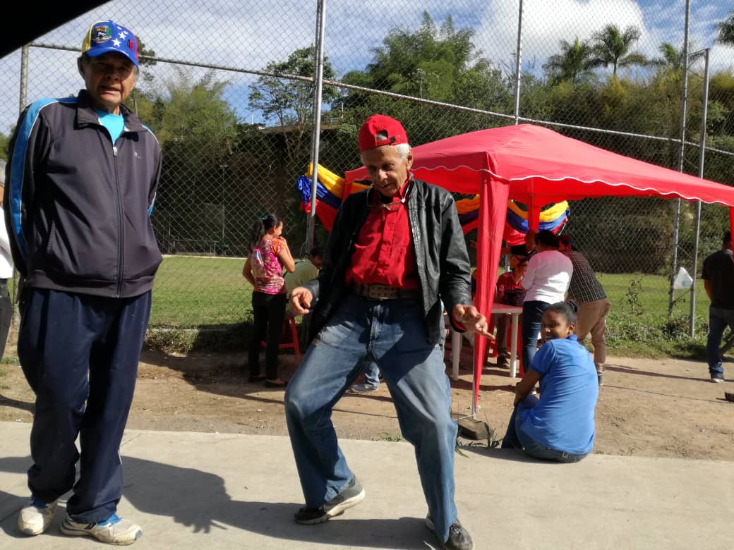 En El Hatillo escanean el carnet de patria para ver si cobran el bono ofrecido por Maduro #20May