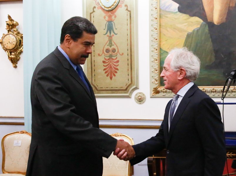 Maduro se reúne con senador de Estados Unidos en Miraflores (Video)