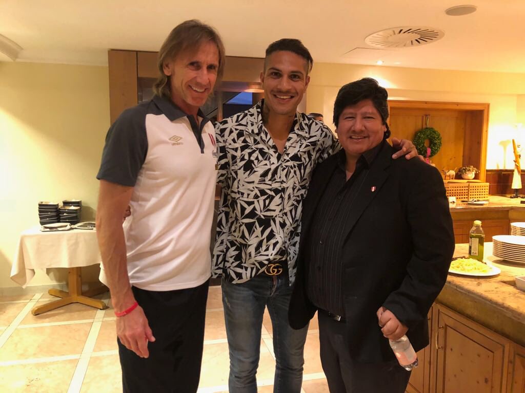 Paolo Guerrero llegó a la concentración de Perú y fue recibido por Gareca