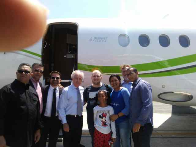 Foto: Joshua Holt y Tamara Caleño en libertad plena toman vuelo con destino a EEUU / Cortesía