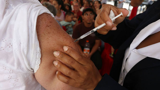 René Rivas, presidente del Colegio de Médicos en el estado, denunció este miércoles la apatía mostrada por el Gobier­no nacional a la hora de atacar las enfermedades vectoriales (Foto extraída de La Verdad de Vargas)