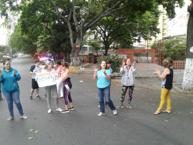 Protesta en la Av. Panteón // Foto Dayana Krays