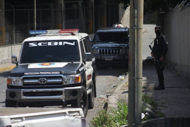 Patrullas de las fuerzas del orden se ubican en los alrededores de El Helicoide / Juan Peraza - LaPatilla.com