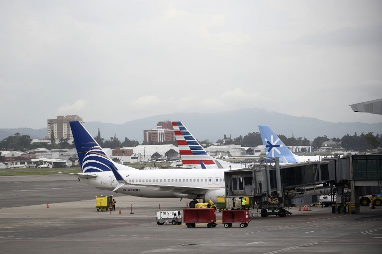 Cierran pista del aeropuerto internacional de Guatemala por erupción del volcán de Fuego