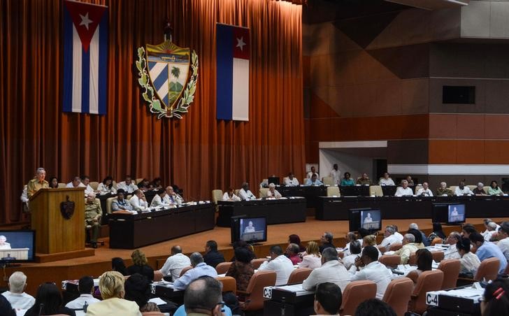Raúl Castro encabeza comisión para reformar Constitución de Cuba