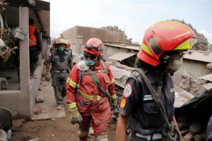 Fiscalía investigará si reacción oficial a erupción fue adecuada en Guatemala