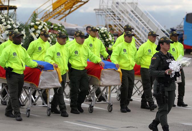 En capilla ardiente en El Comercio de Ecuador mantiene al equipo de prensa asesinado en Colombia