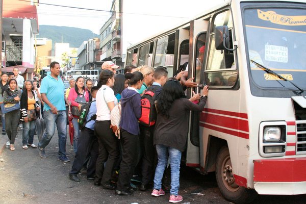 ¿Y los repuestos pa’ cuándo? En San Cristóbal solo funciona el 10% de las unidades de transporte