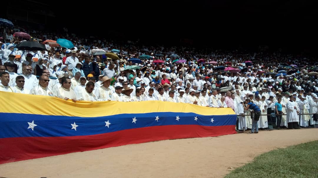 Feligreses gritaron “libertad” durante beatificación de la Madre Carmen (video)