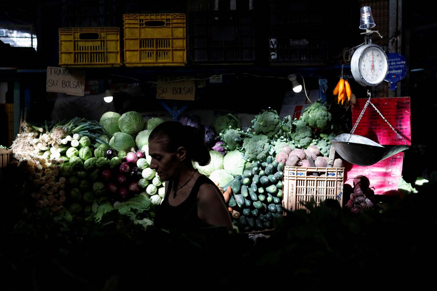 Una familia requiere más de siete salarios mínimos al día para comer