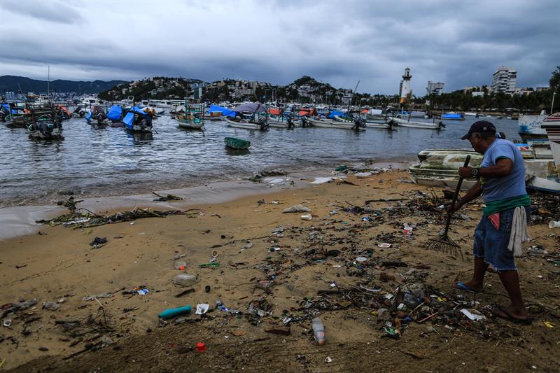 Tormenta Carlotta deja cuatro lesionados e inundaciones en el sur de México