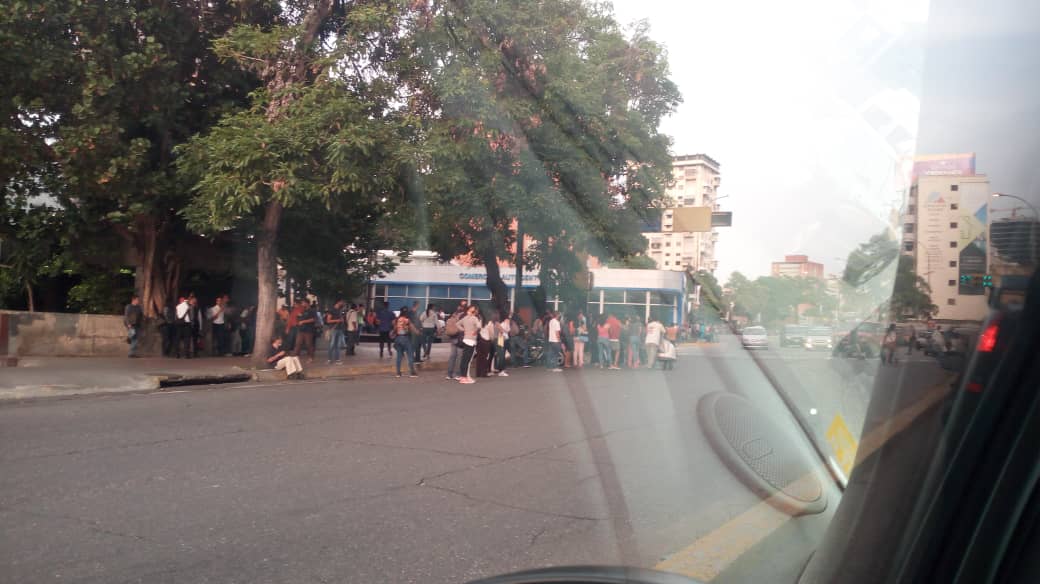 ¡Qué raro! Reportan retraso en el Metro de Caracas esta tarde #25Jun