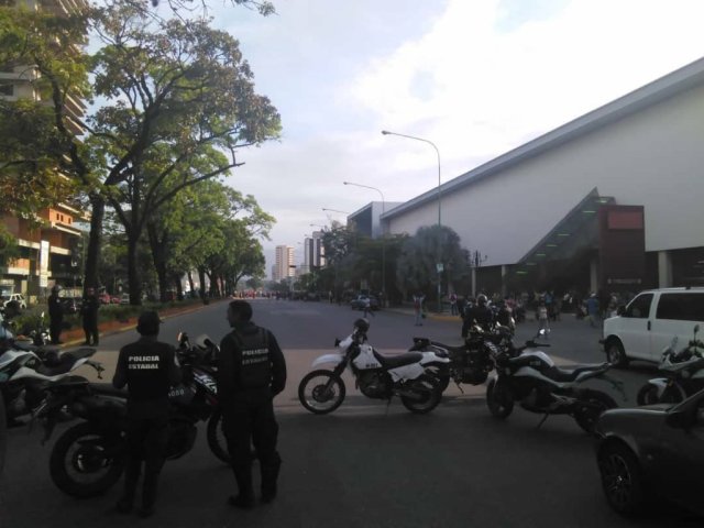 Foto: Cerrada la avenida Bolívar en Valencia por protesta / Cortesía 