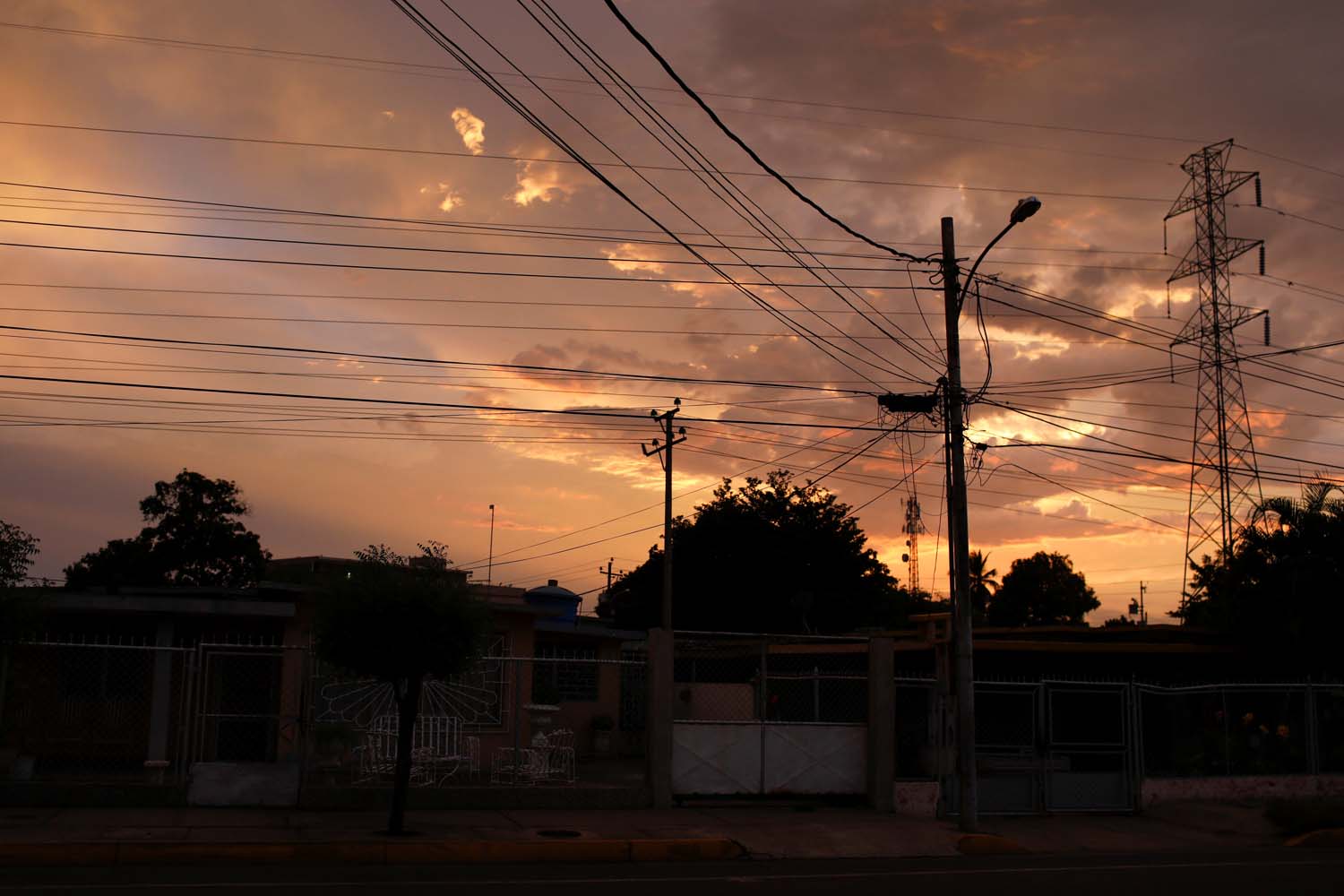 Más de 20 horas sin luz llevan varias zonas de Maracaibo #3Sep