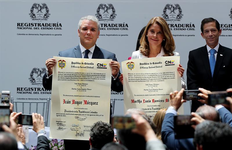 Iván Duque recibe credencial como presidente electo de Colombia