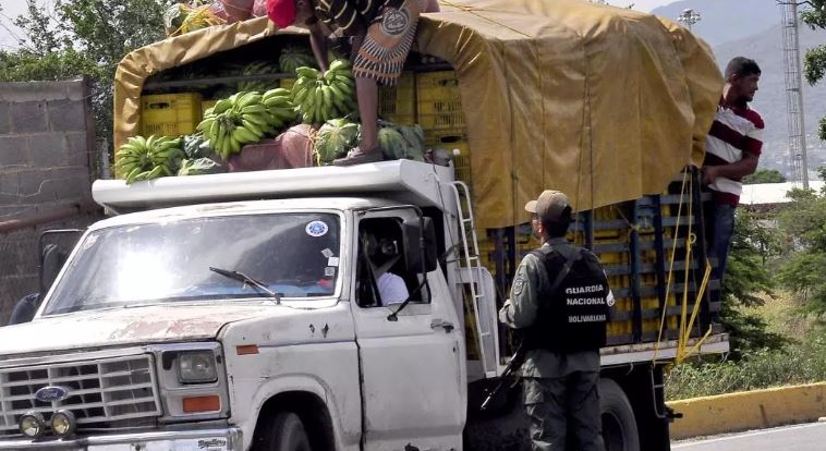 Transportistas de comida deben hacer milagros para evitar saqueos en carreteras