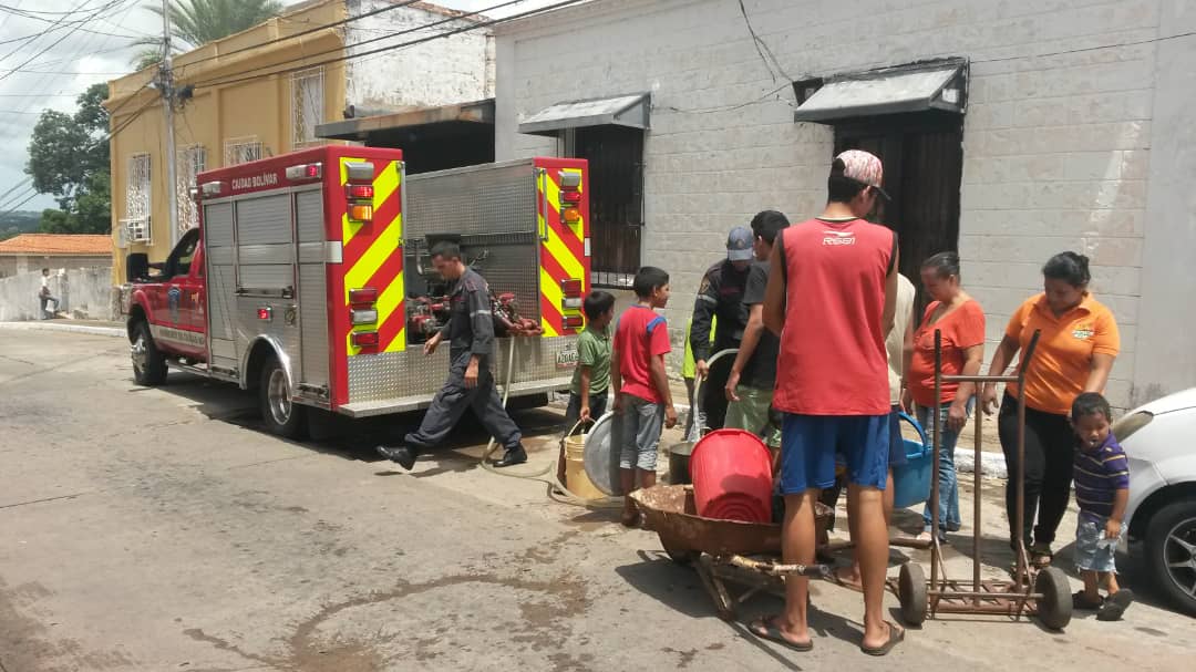 Bomberos le apagan las “candelitas” a HidroBolívar (fotos)