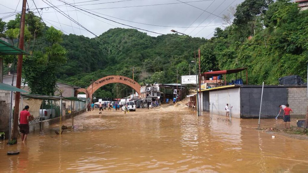 Otra vez: Rotura de tubo matriz en La Guairita deja sin agua a El Hatillo (Fotos y videos)