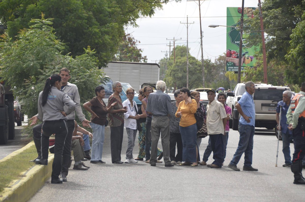 Segundo día de protestas de los pensionados ante la falta de efectivo #19Jul (foto)