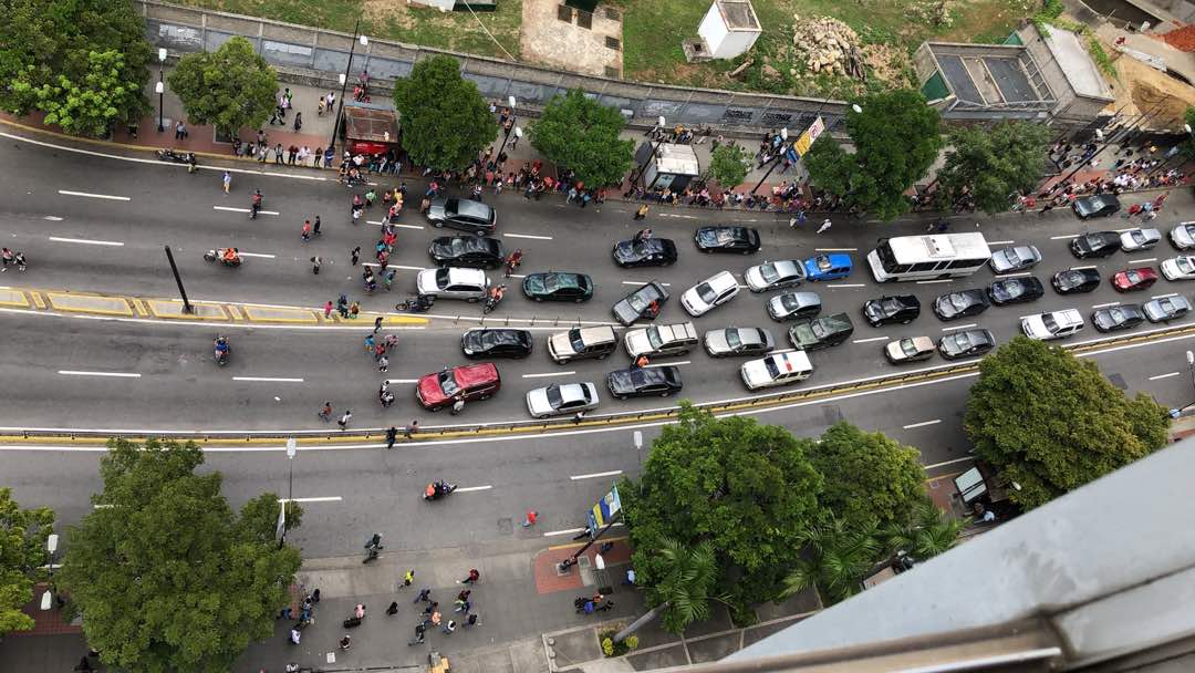 Protestan por falta de transporte en Chacaíto #31Jul (fotos)
