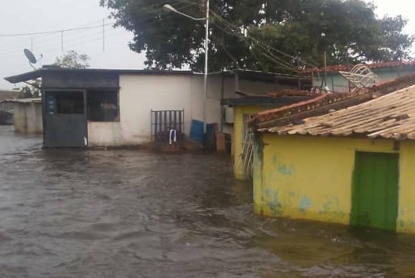 Al menos 100 familias afectadas tras crecida del río Orinoco