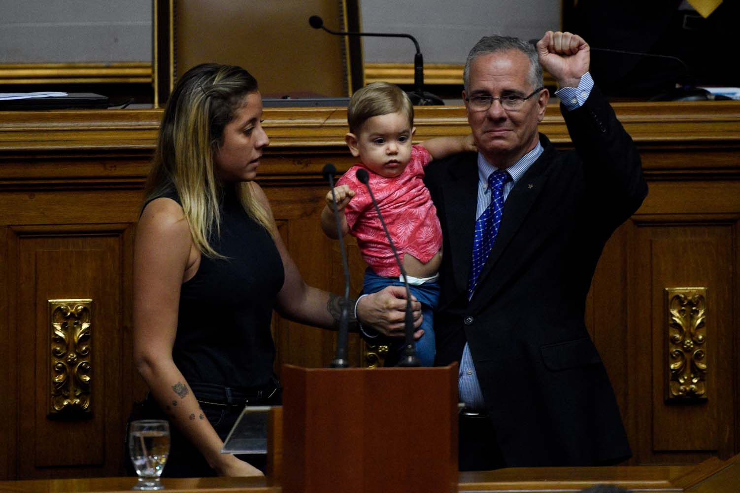 Familia Requesens alerta al país de cualquier siembra de evidencia falsa que el Sebin haya realizado en su residencia