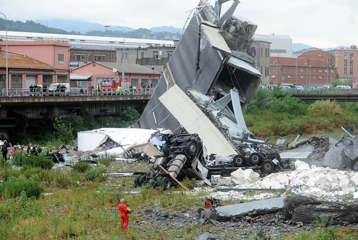 Las casas bajo viaducto derrumbado en Génova no volverán a ser habitables