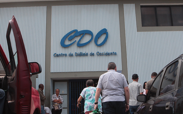 Pacientes renales en el Zulia esperan por diálisis desde hace dos días