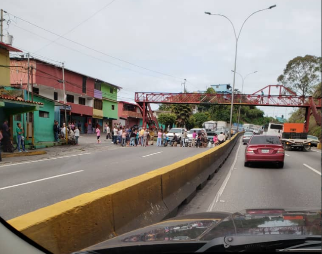 Manifestantes cierran la Panamericana por falta de gas #15Ago