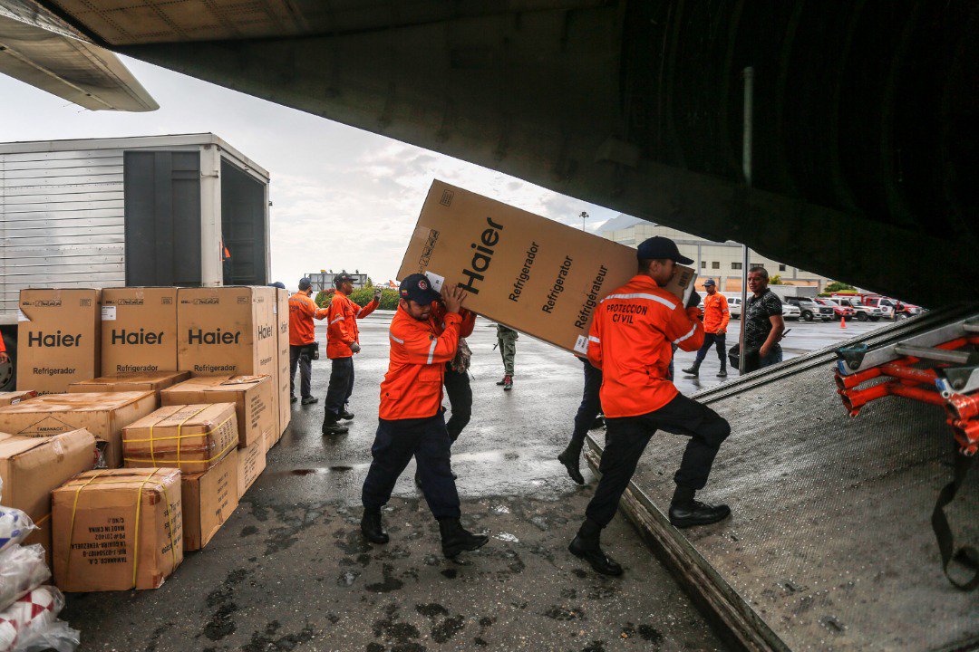 Envían 35 toneladas de alimentos y enseres para damnificados en Bolívar