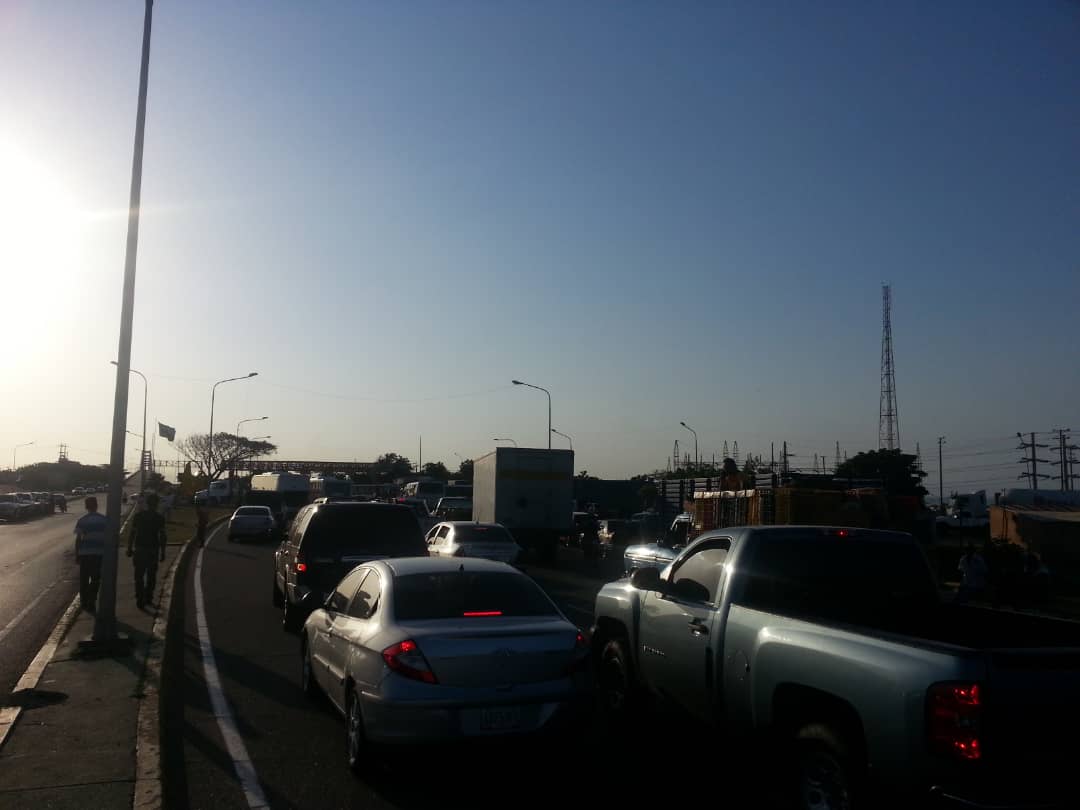 Explosión en el puente sobre El Lago se registró en la madrugada