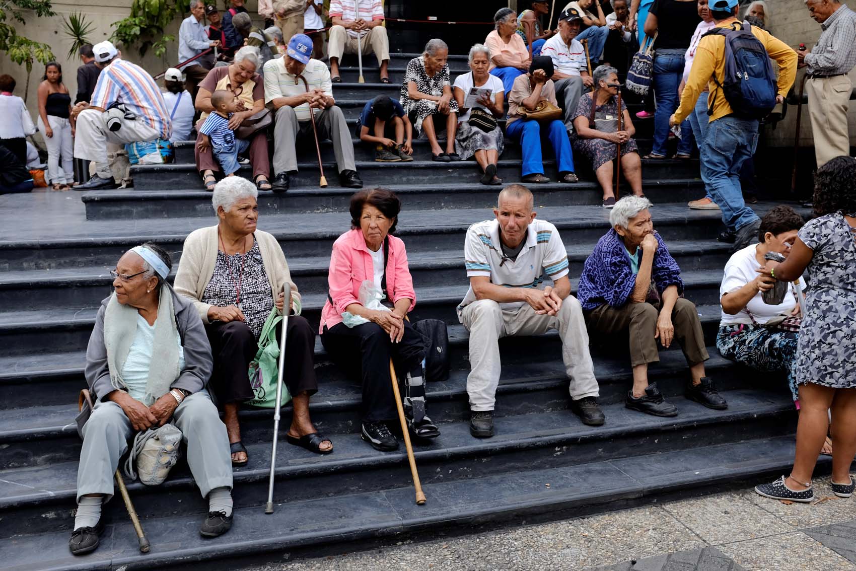 Pensionados y jubilados exigen al Gobierno bolivariano les cancele el “bono de guerra económica”