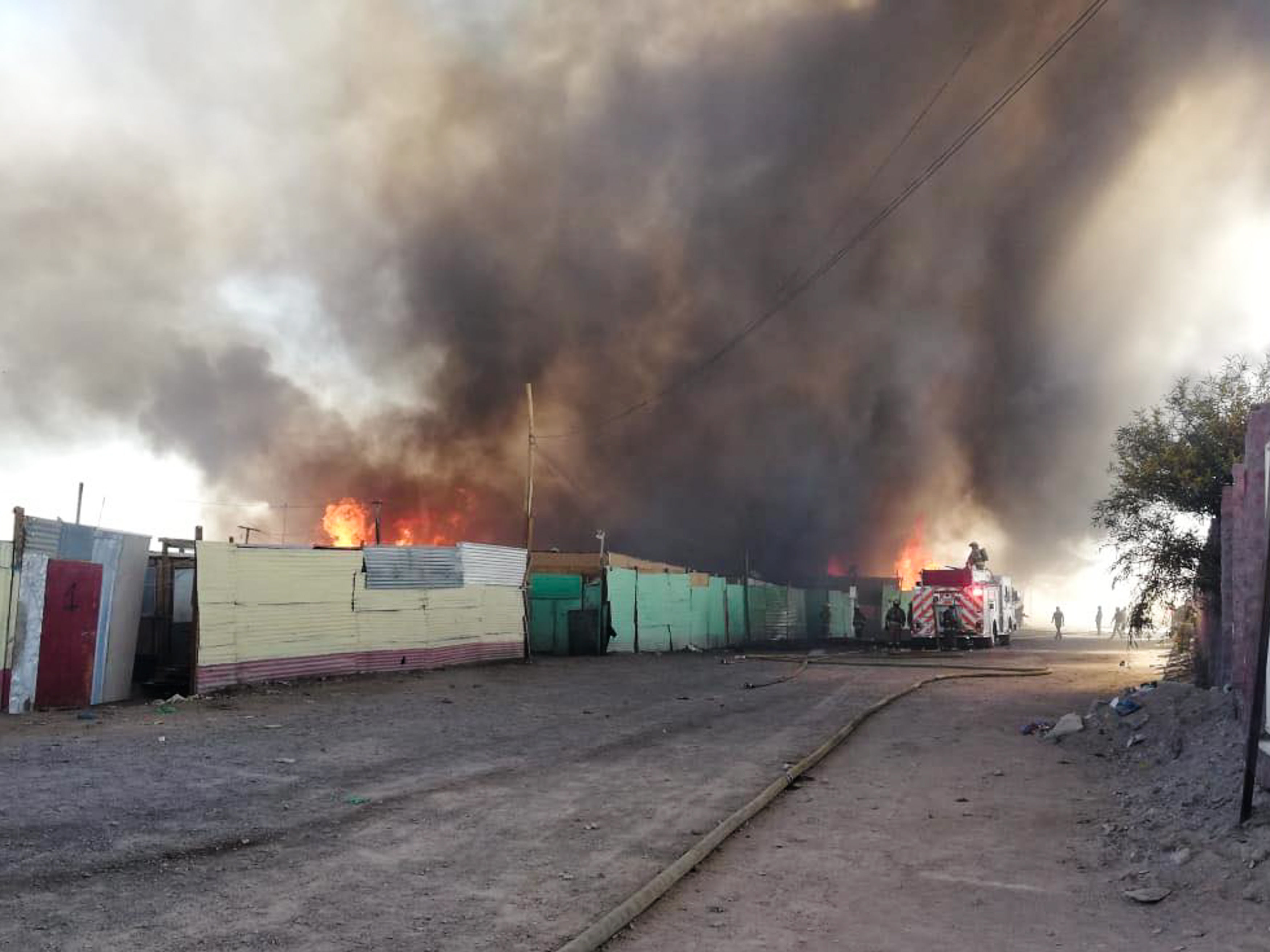 Incendio en Chile deja 100 casas destruidas y 400 damnificados