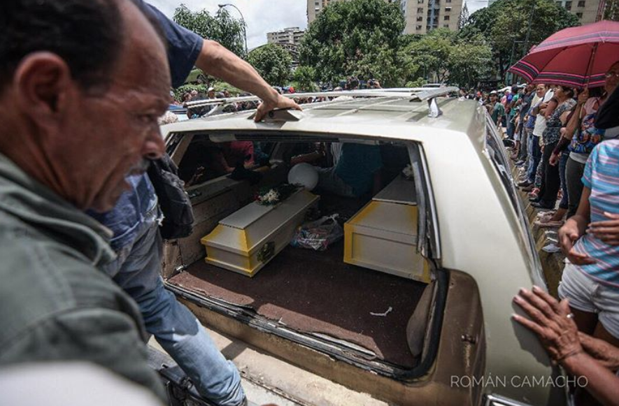 Así fue el último adiós a los niños asesinados en El Valle este #17Sep (Fotos)