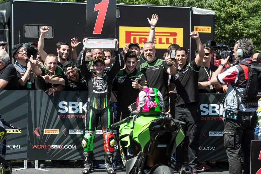 ¡Histórico! Piloto española se convierte en la primera mujer campeona del mundo de motociclismo