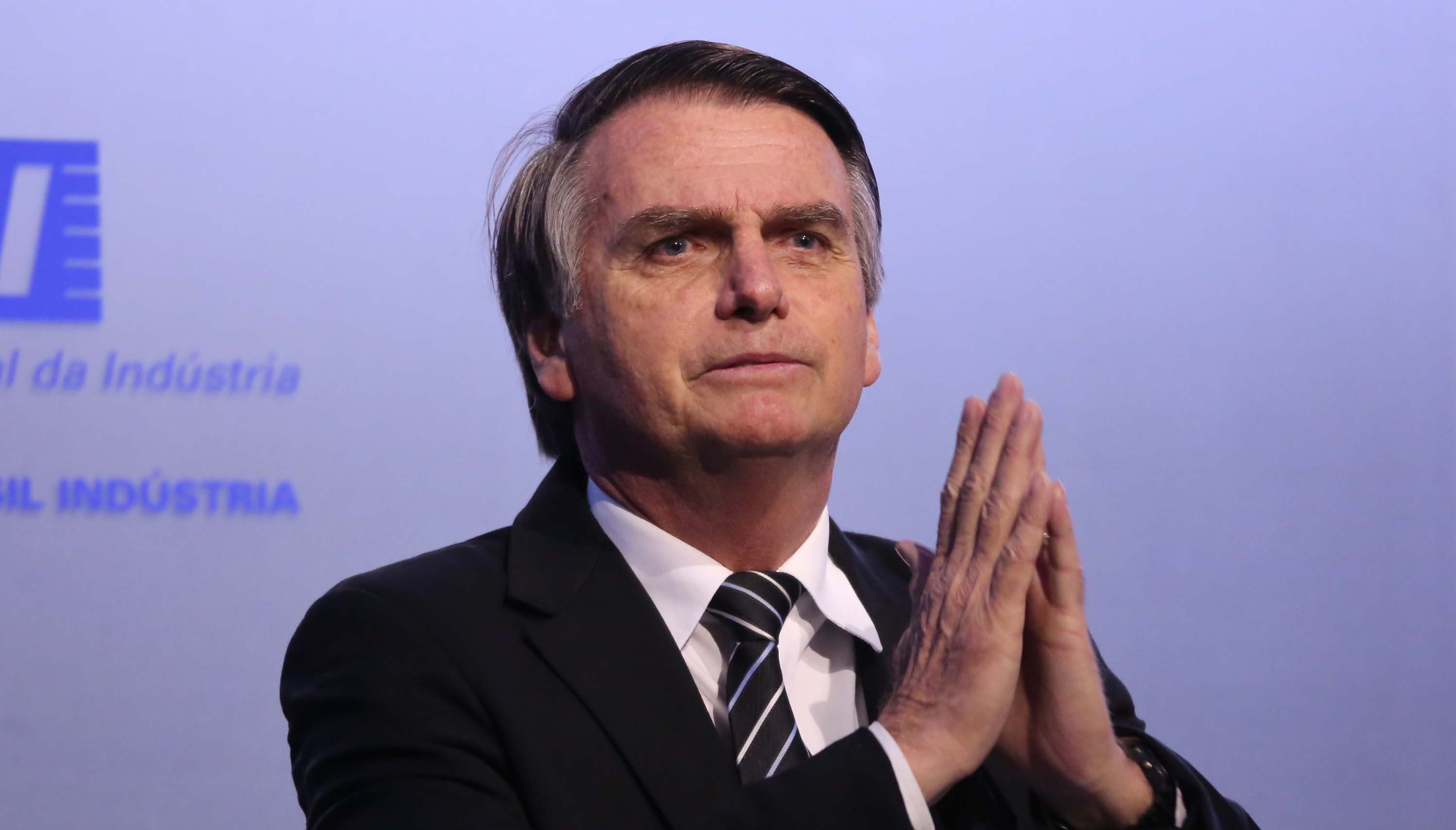 Bolsonaro sale de cuidados semiintensivos, a 15 días de la elección