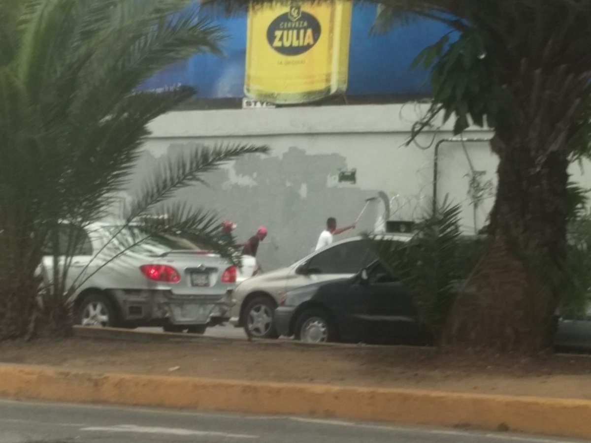 Borran mural en apoyo a Juan Requesens en Las Mercedes