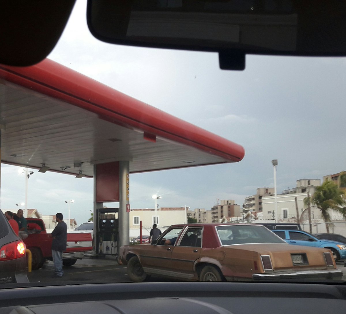 Largas colas para echar gasolina en Maracaibo #21Sep