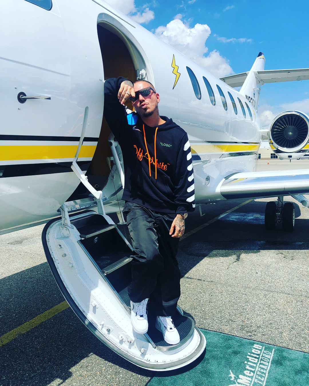 Así luce el lujoso avión privado que se compró J Balvin y que ahora querrán todos los enchufados