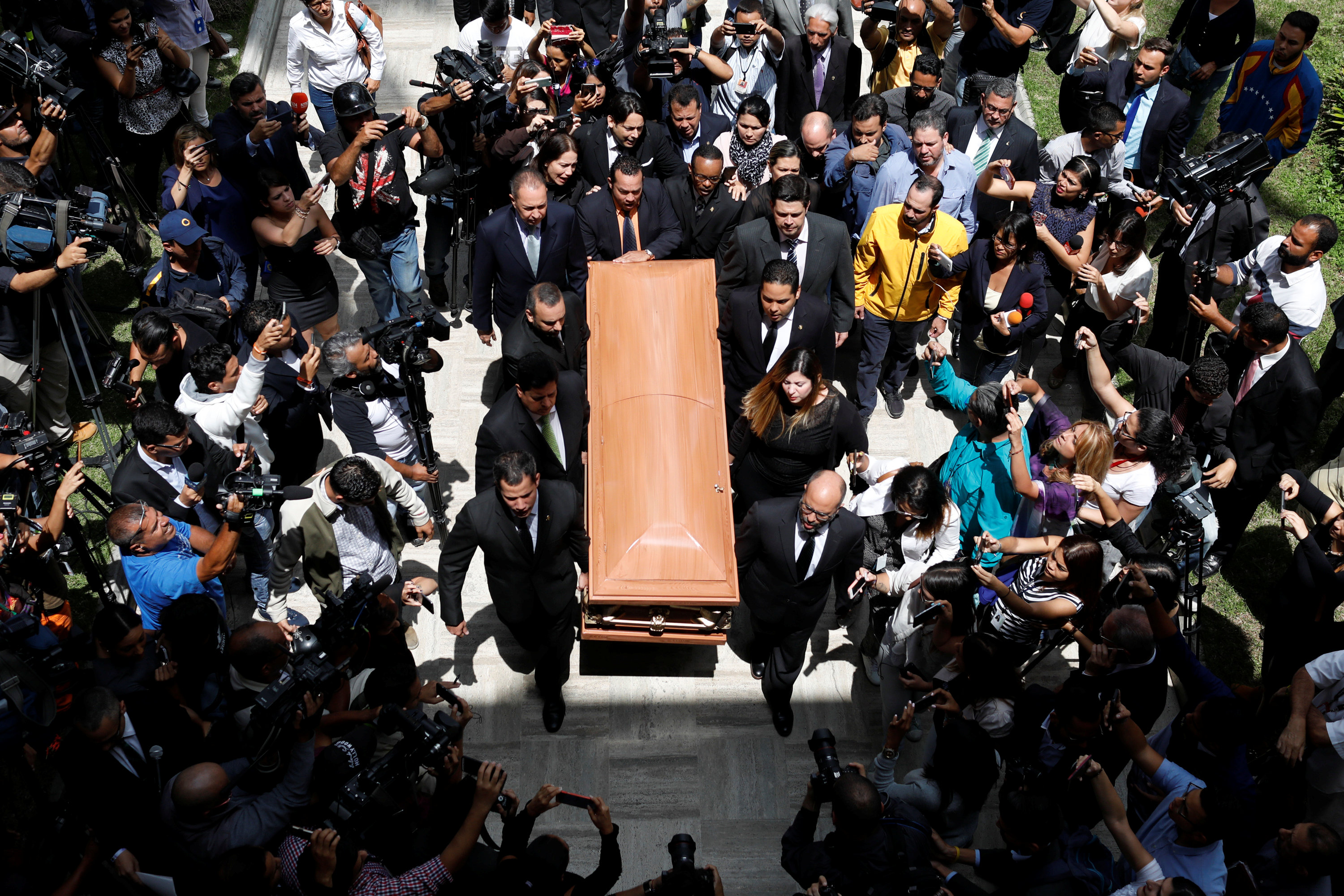Cortejo fúnebre del concejal Fernando Albán saldrá de la UCV hasta el Cementerio del Este