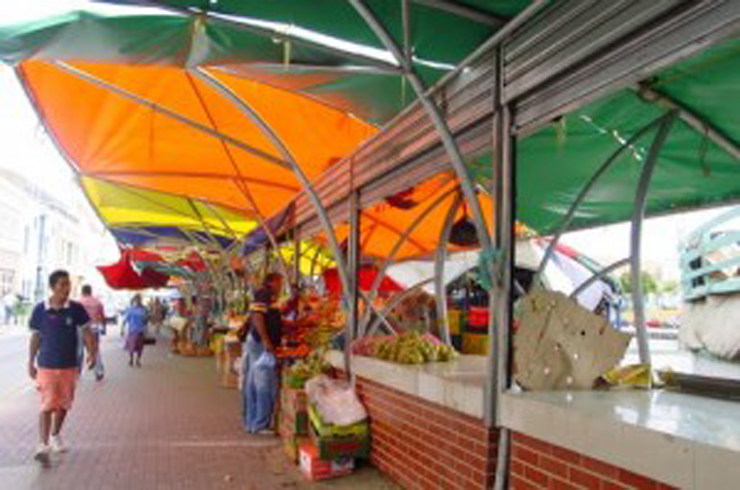 Los vendedores de frutas venezolanos vuelven a su antiguo lugar en Curazao