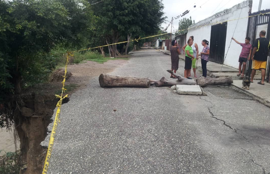 Vecinos de Iribarren en estado de alerta tras deslizamiento de tierra #23Oct (Foto)