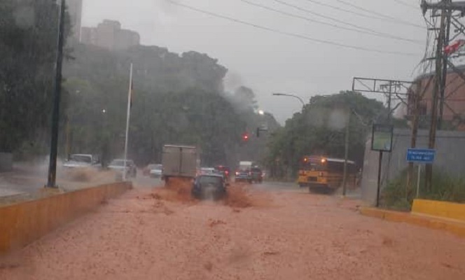 Hablan damnificados por lluvias en Carayaca: Nos quedamos solo con la ropa que teníamos puesta